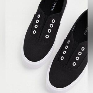 NWT Women’s torrid Black Canvas No Laces Slip-On Sneaker (WW) 10